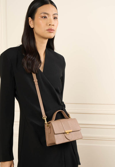 Lancaster Sac à main A rabat avec fermoir M Exo Ily 531-013 Sable - Lézard