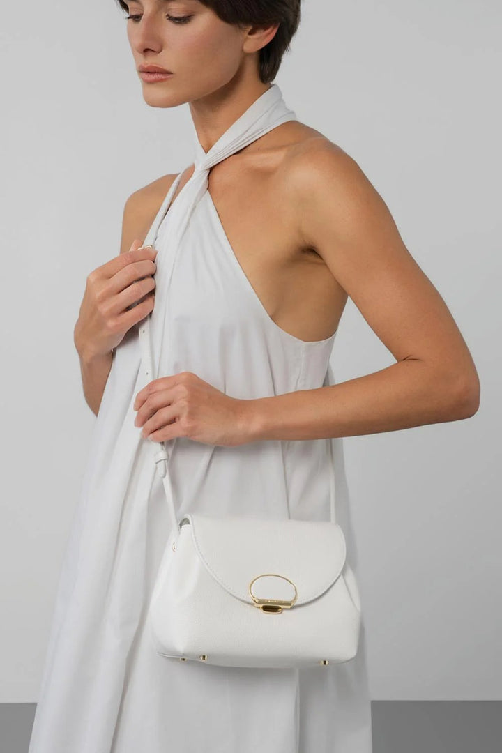 Lancaster kabelka přes rameno s klopou a zapínáním S Milano Pia 547-130 Bílá