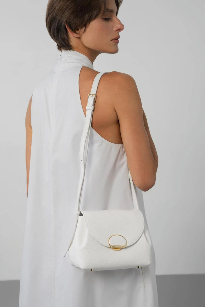 Lancaster kabelka přes rameno s klopou a zapínáním S Milano Pia 547-130 Bílá