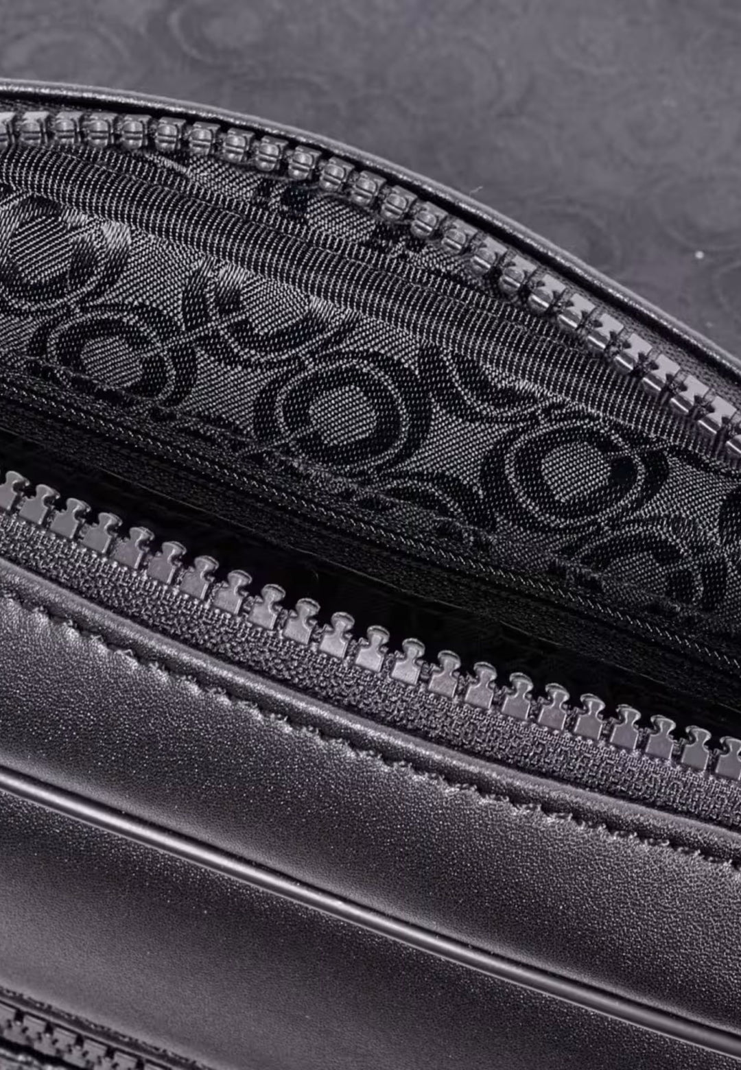 Bolso tipo satchel Chabrand Icone Negro