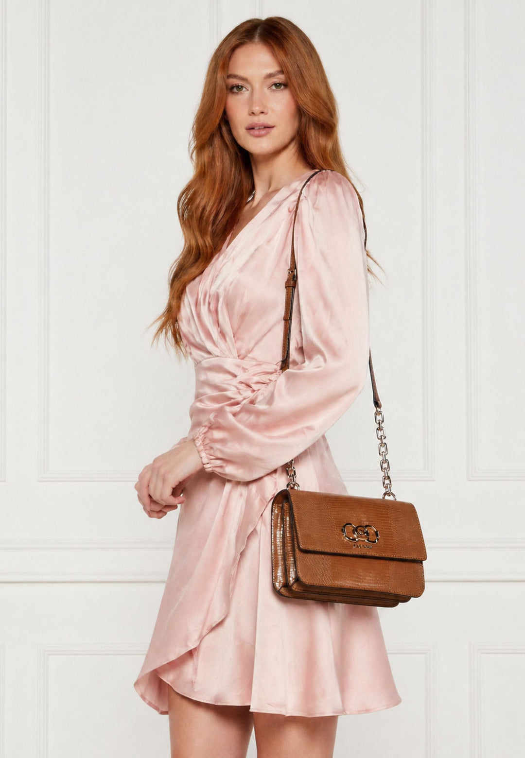 Guess Umhängentasch Anadela 3 Comp Satch Cognac KG962420