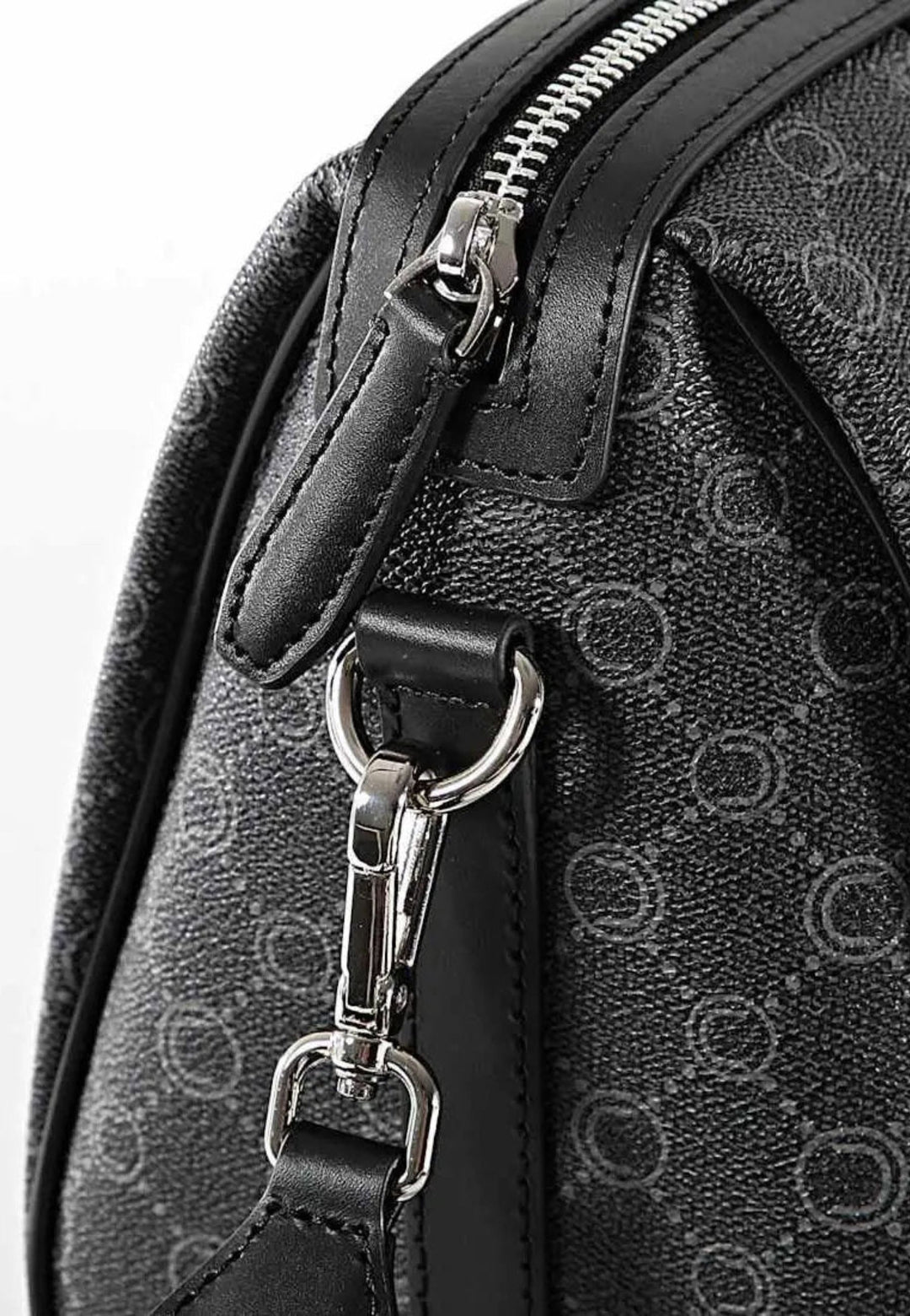 Chabrand Freedom Handbag 85057111 Black