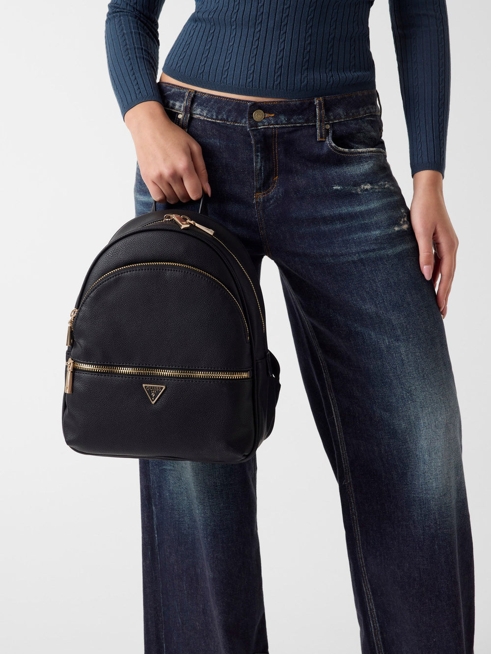Guess Rucksack MANHATTAN 2 Schwarz – getragen