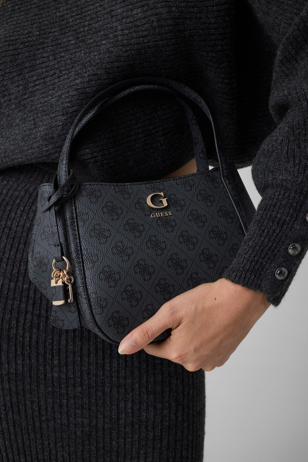 Guess Sac à Main Coleen Petit Monogramme Latte Logo – porté