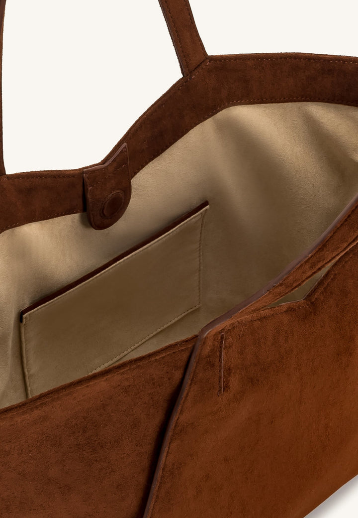 Intérieur du cabas JW PEI Kiana Dark Brown avec poche et doublure satinée
