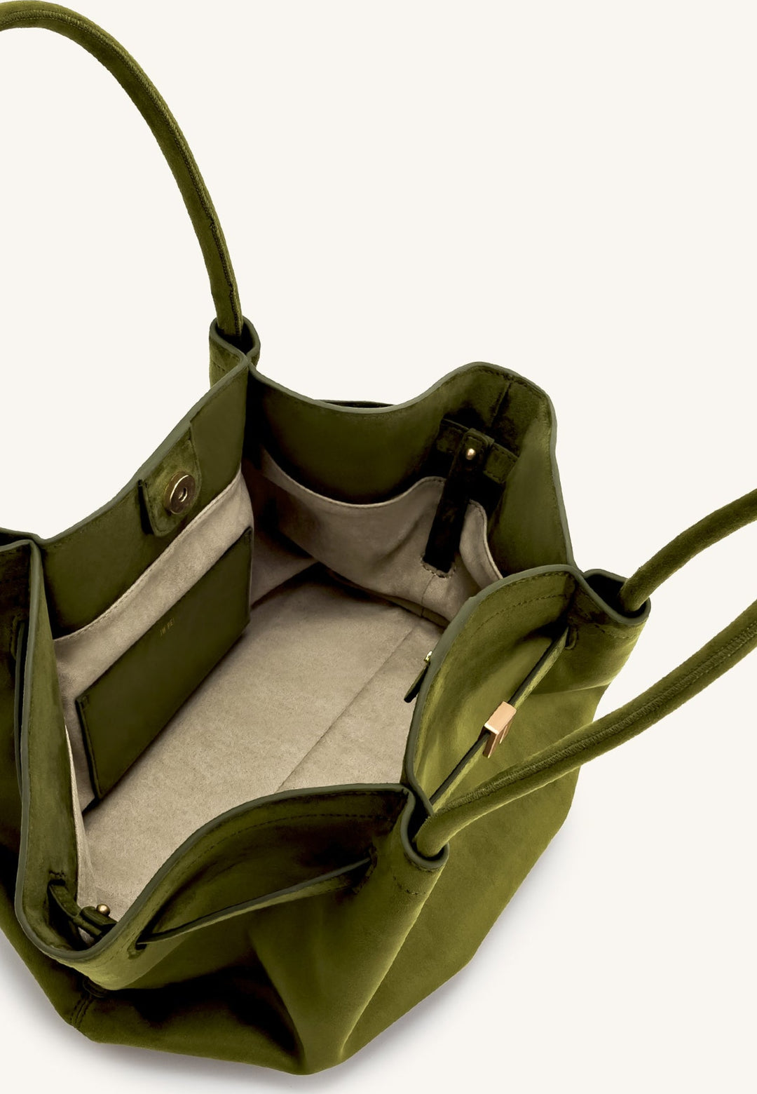 Intérieur d'un sac cabas JW PEI Hana vert olive foncé, avec poches et fermoir pression
