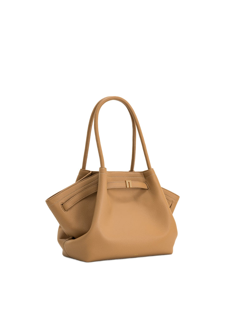 Cabas JW PEI Hana Latte Color en simili cuir grainé, porté à la main, avec une fermeture magnétique dorée.