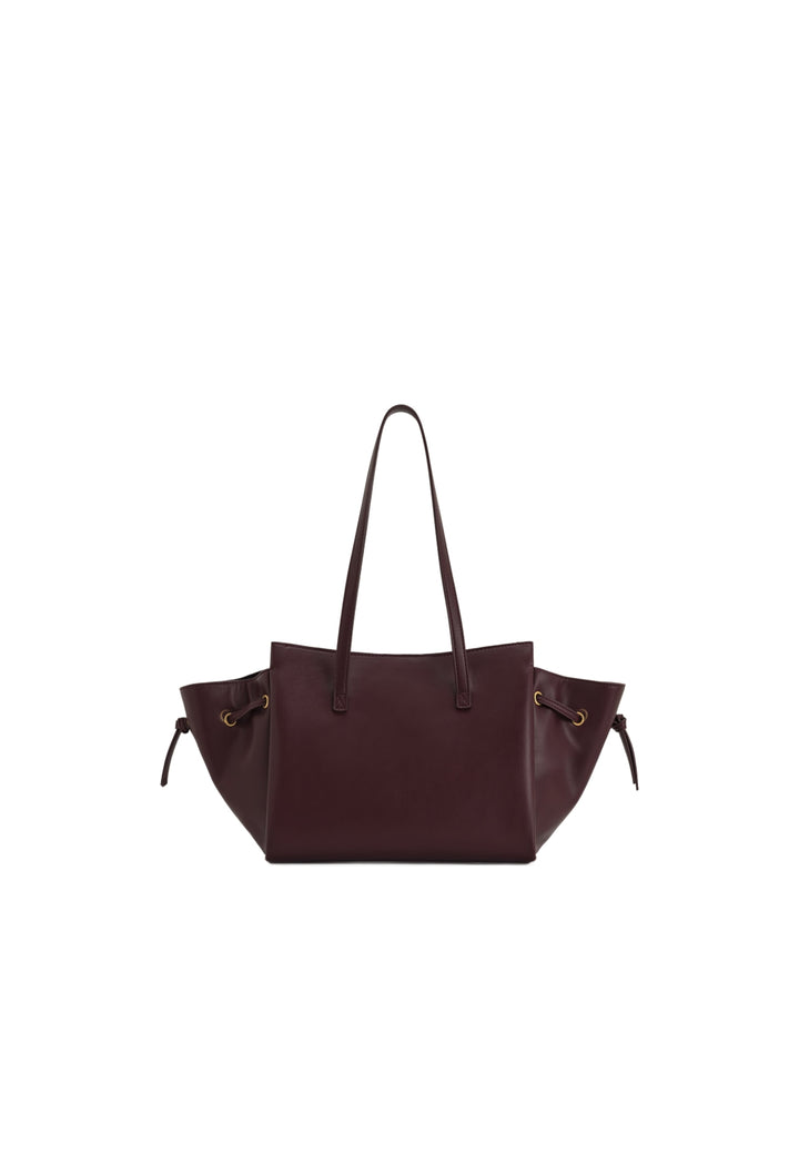 Cabas JW PEI Linda Deep Burgundy porté main ou épaule, vue 3/4 avant