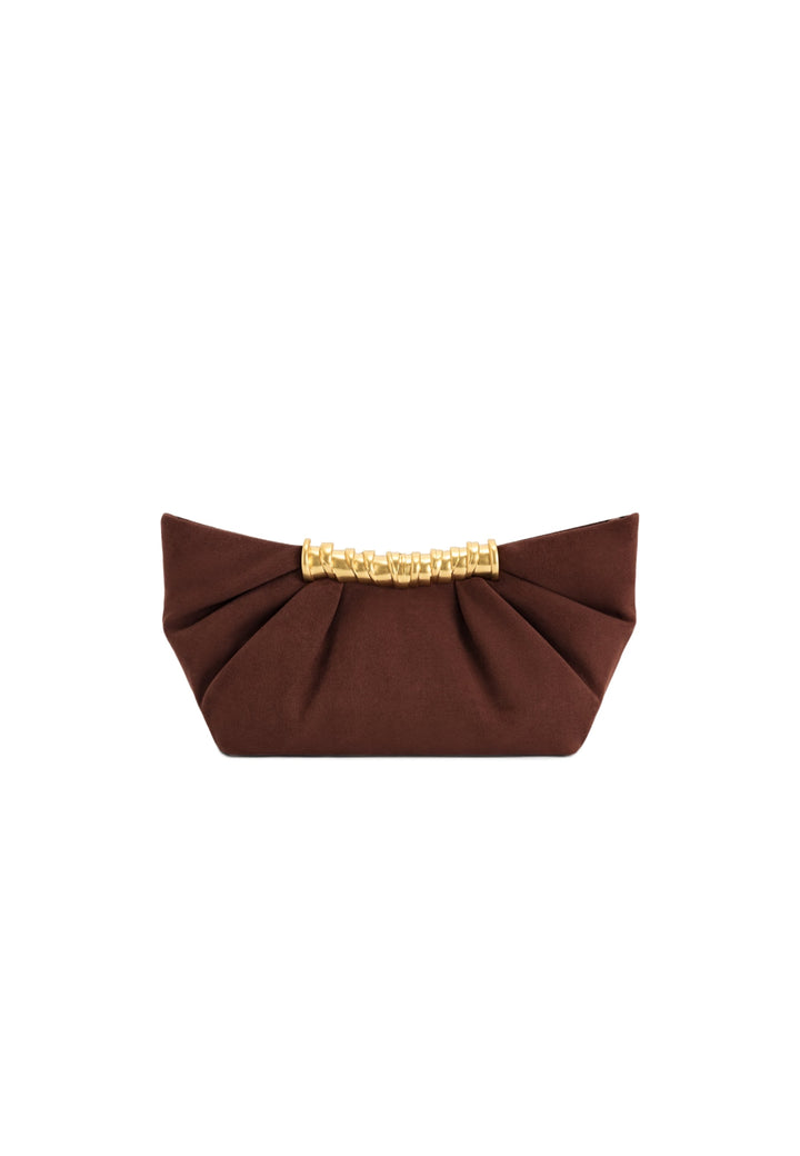 Pochette JW PEI Leia marron foncé avec fermoir doré texturé, vue de face