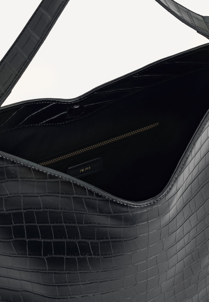 Intérieur du sac bandoulière JW PEI Aria Black Croc avec fermeture éclair dorée et logo JW PEI