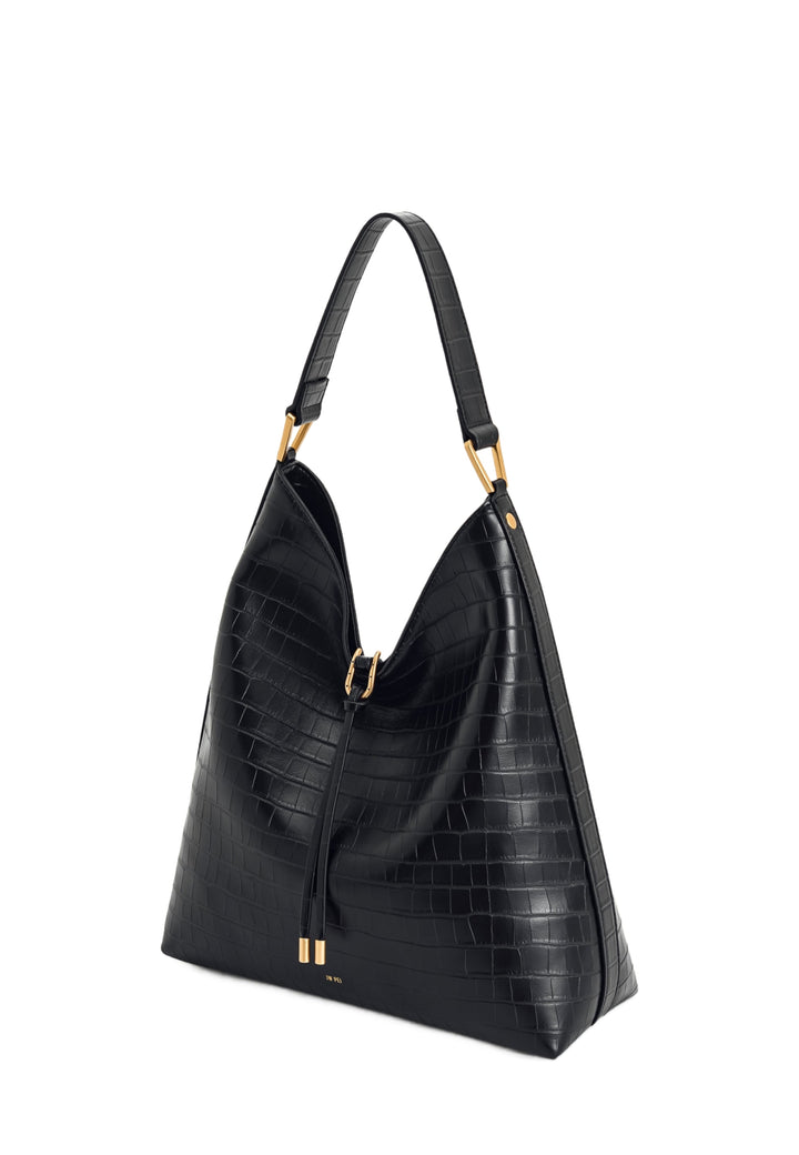 Sac bandoulière JW PEI Aria Black Croc, cuir texturé effet croco, porté à l'épaule, vue de profil gauche