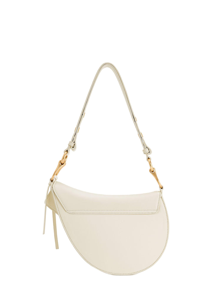 Sac bandoulière JW PEI Ashile blanc en simili cuir, porté à l'épaule, vue 3/4