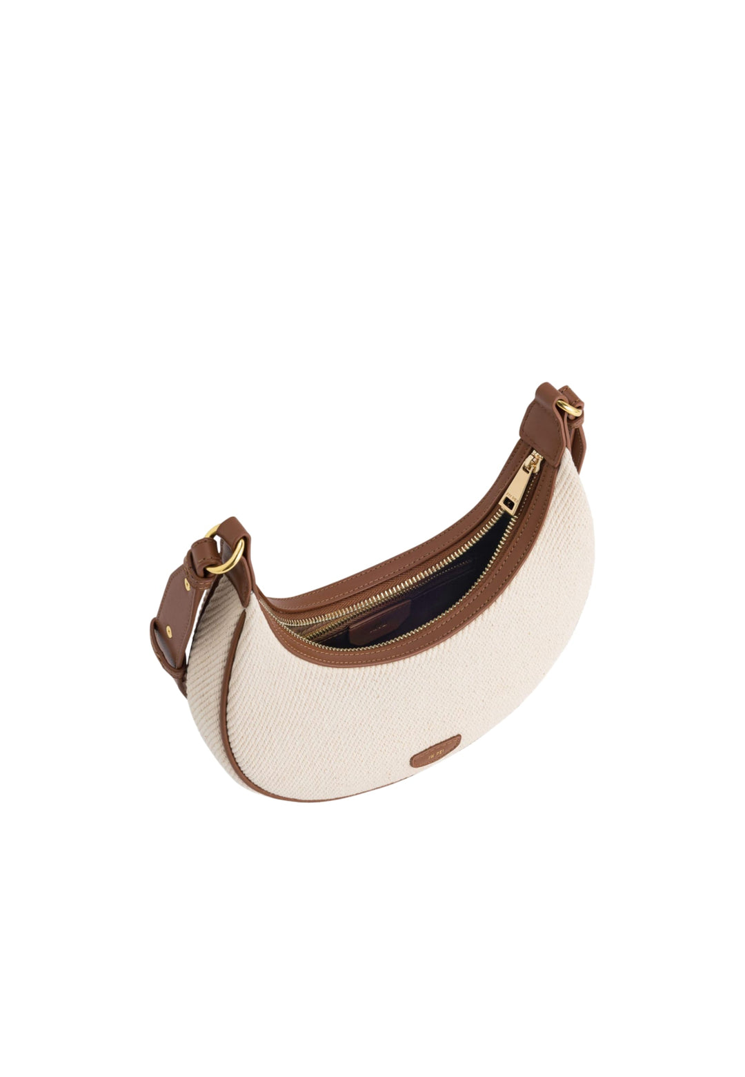Sac bandoulière JW PEI Carly en toile marron, avec fermeture éclair ouverte et détails en cuir marron.