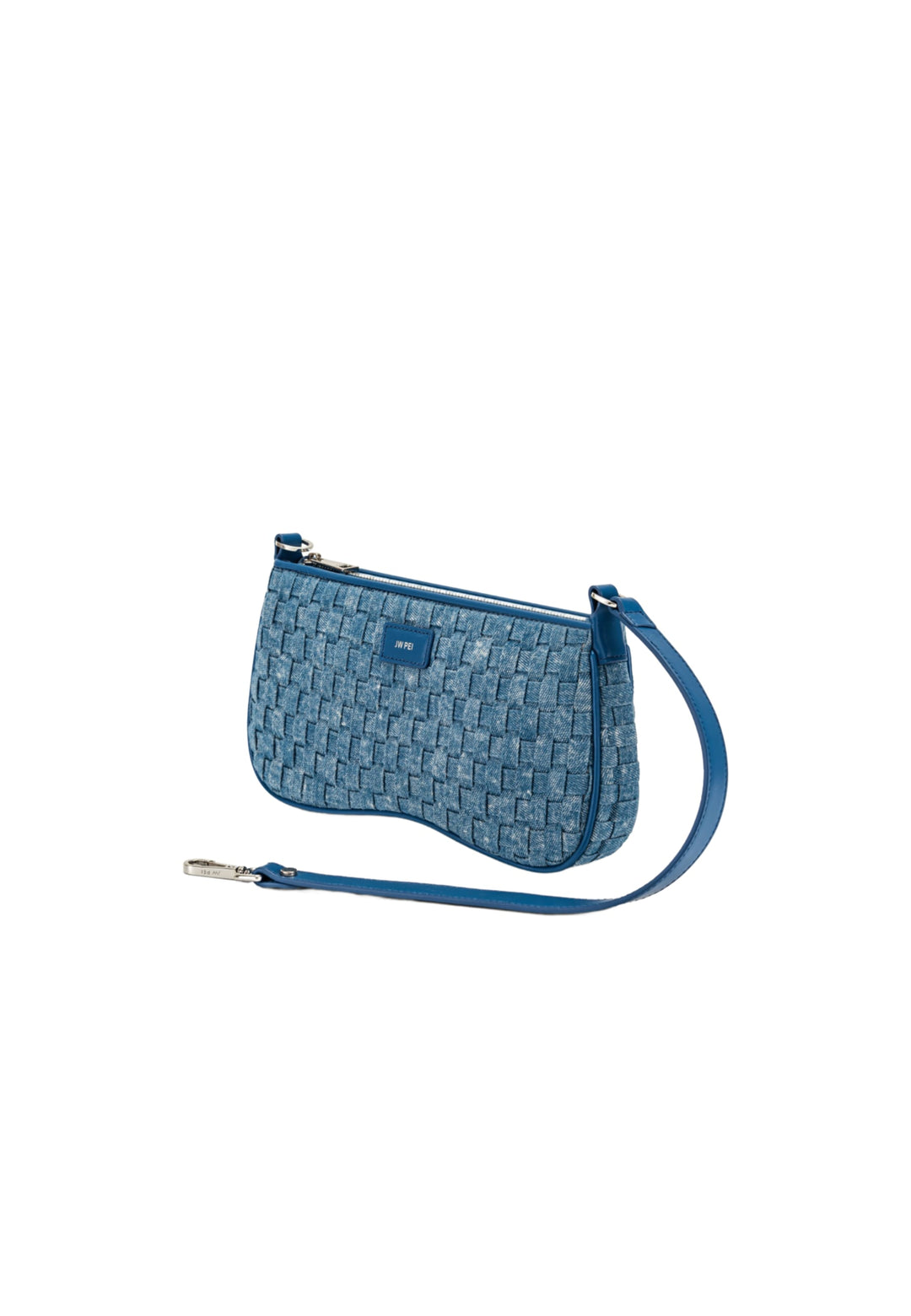Sac bandoulière JW PEI Eva Blue Denim Weave, vu de côté, avec une sangle bleue et une fermeture éclair argentée.