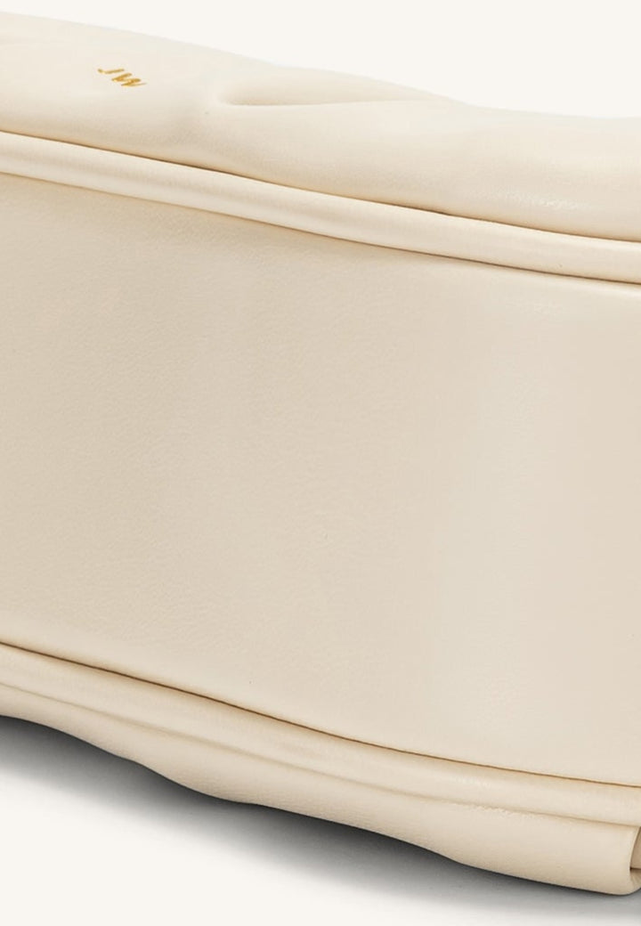 Sac bandoulière JW PEI Joy blanc avec logo doré discret sur le dessus