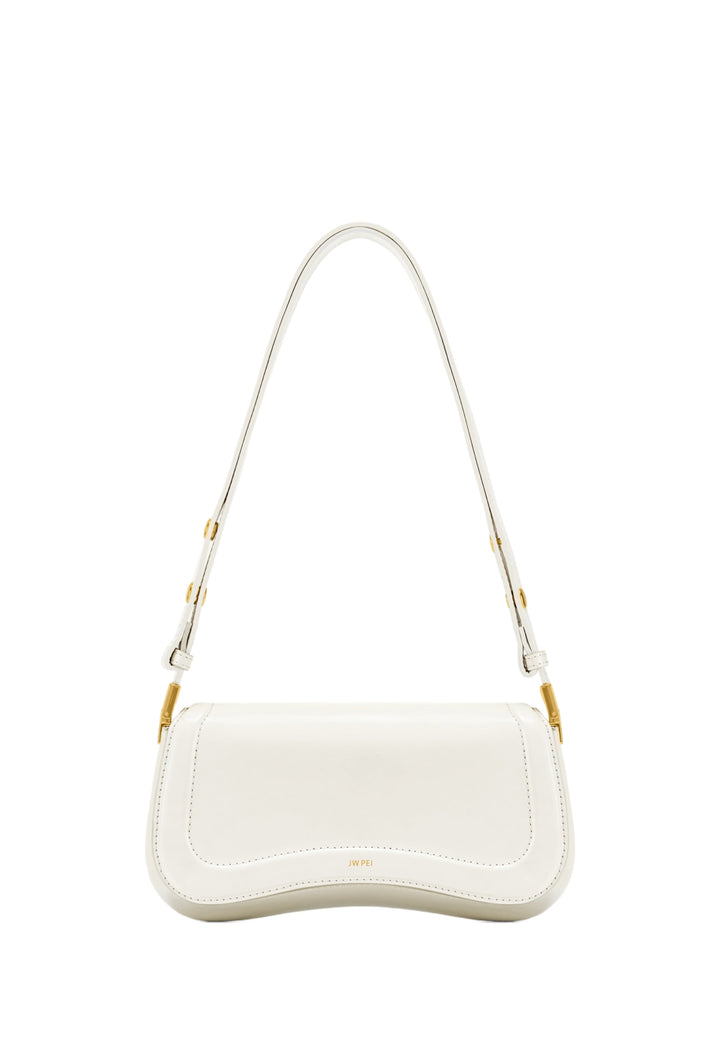 Sac bandoulière JW PEI Joy blanc, simili cuir lisse, porté épaule, vue de face