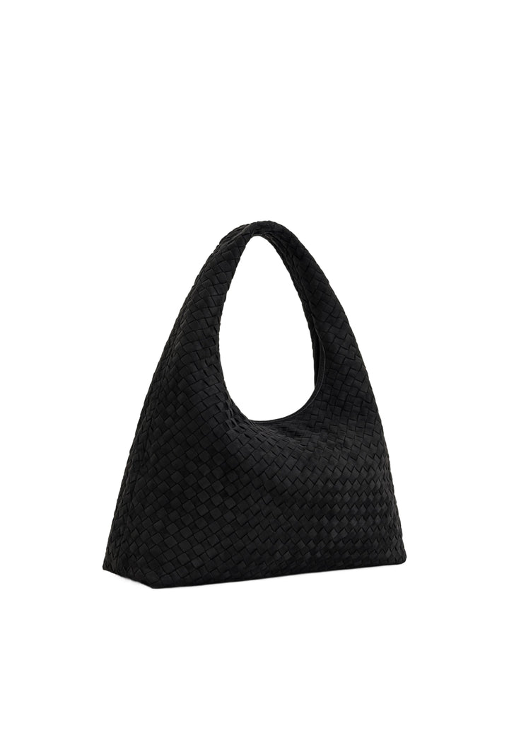 Sac bandoulière JW PEI Laura noir en polyester tressé, porté à l'épaule, vue latérale