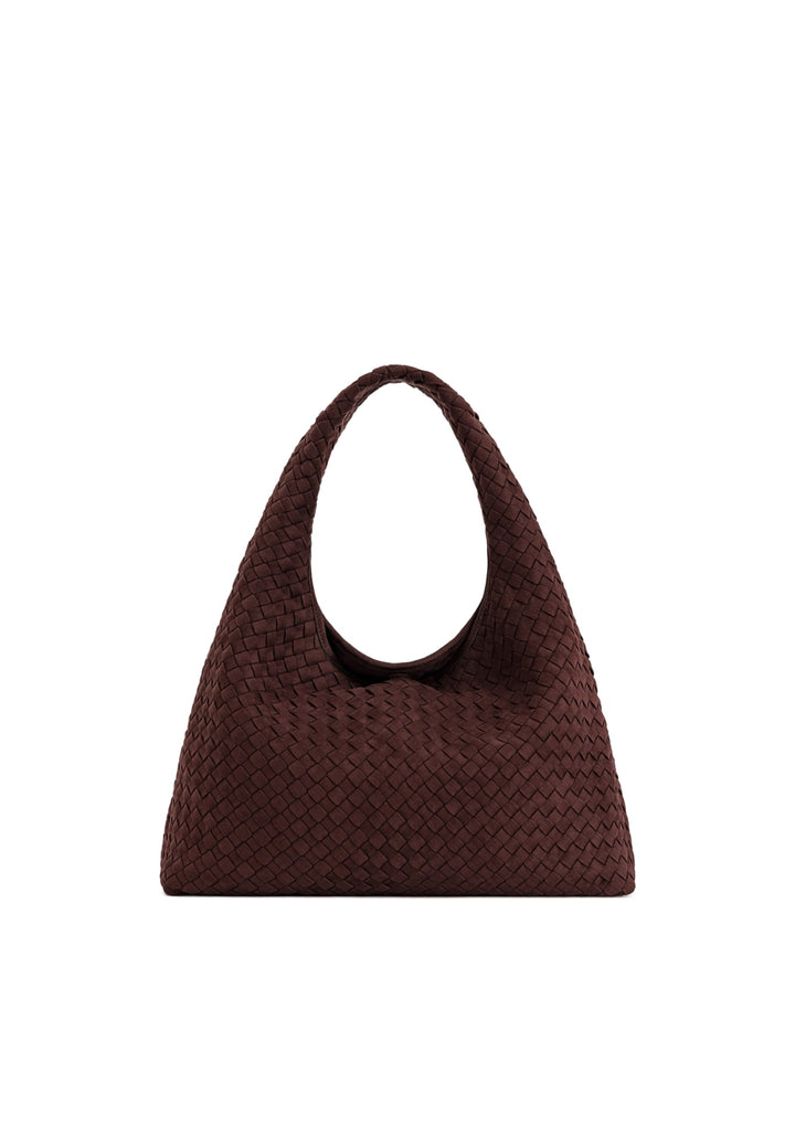 Sac bandoulière JW PEI Laura Dark Brown porté à l'épaule, vue 3/4