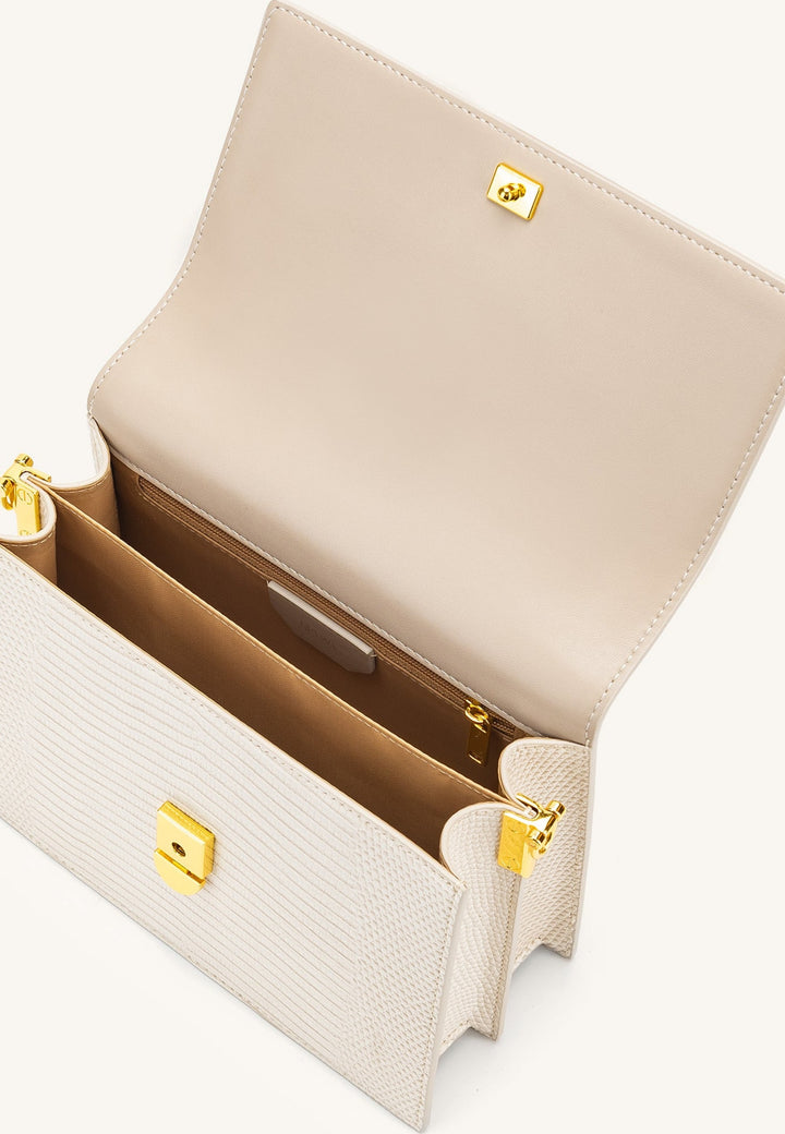 Intérieur du sac bandoulière JW PEI Mini Flap Ivory Lizard, avec doublure en polyester et fermeture éclair dorée.