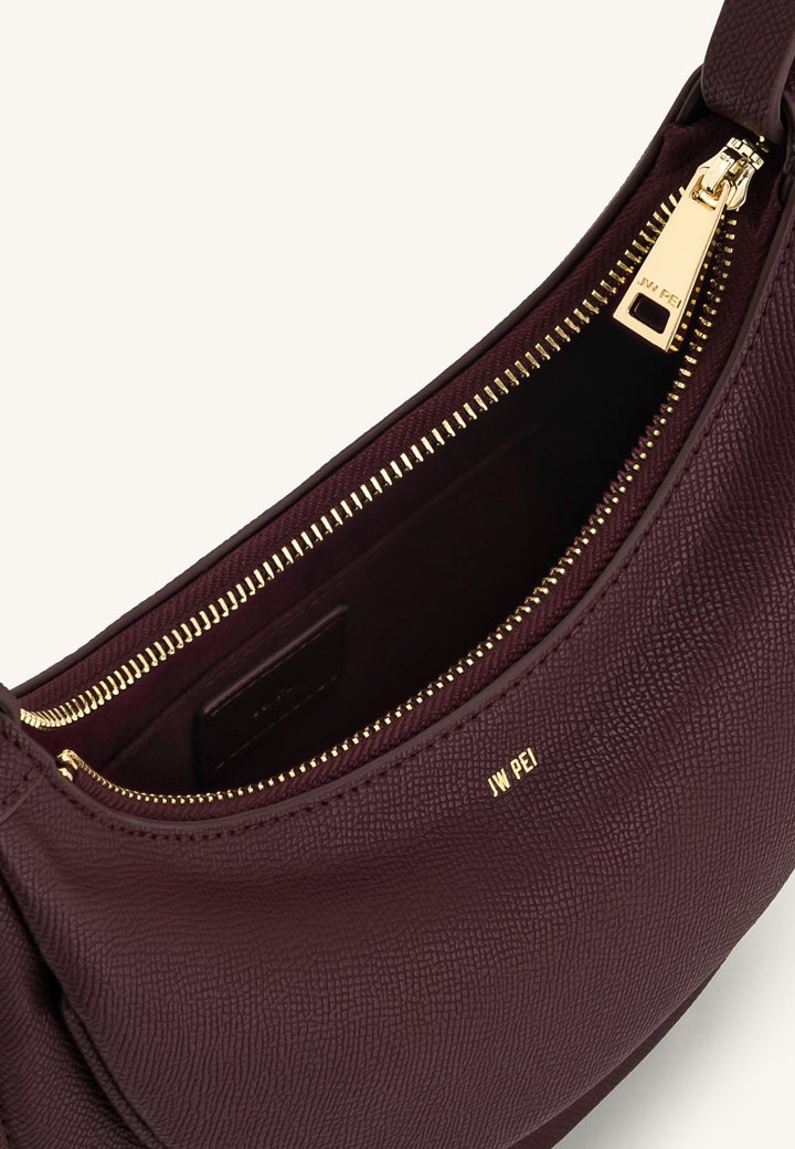 Sac bandoulière JW PEI Sharon Claret, vue intérieure avec fermeture éclair dorée et logo JW PEI