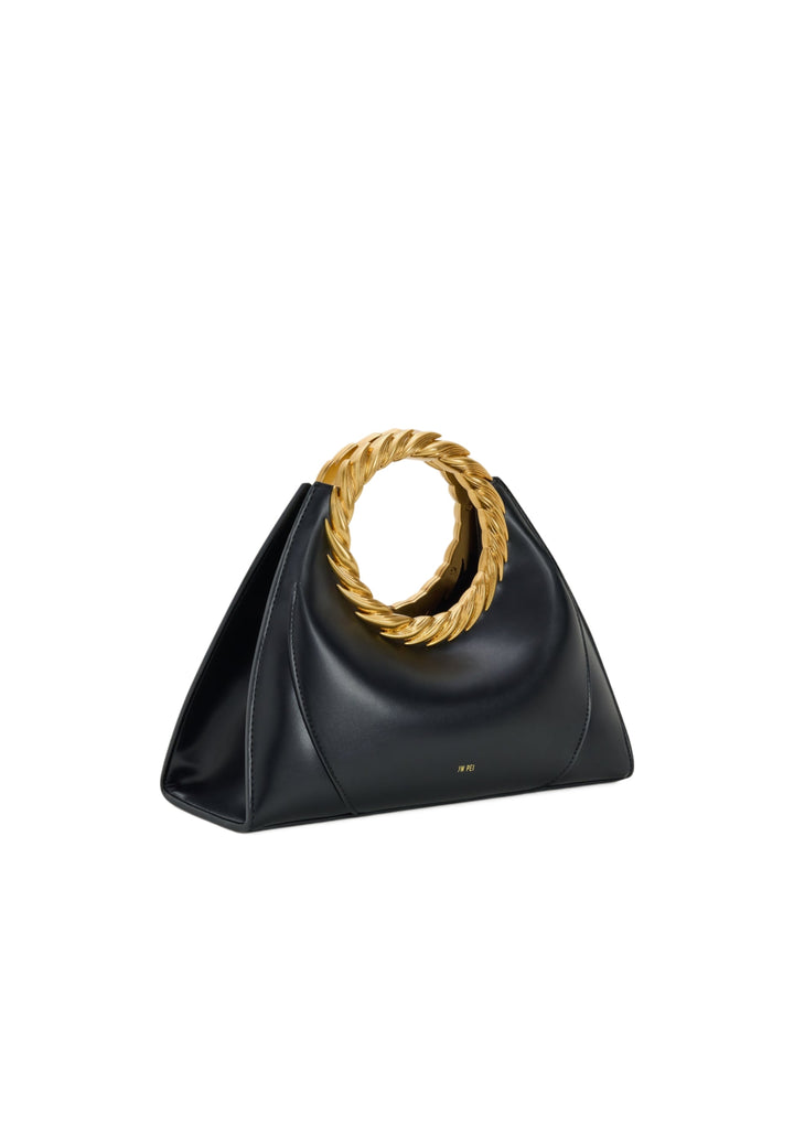 Sac à main JW PEI Amiya noir, vue 3/4, avec poignée torsadée dorée et logo discret