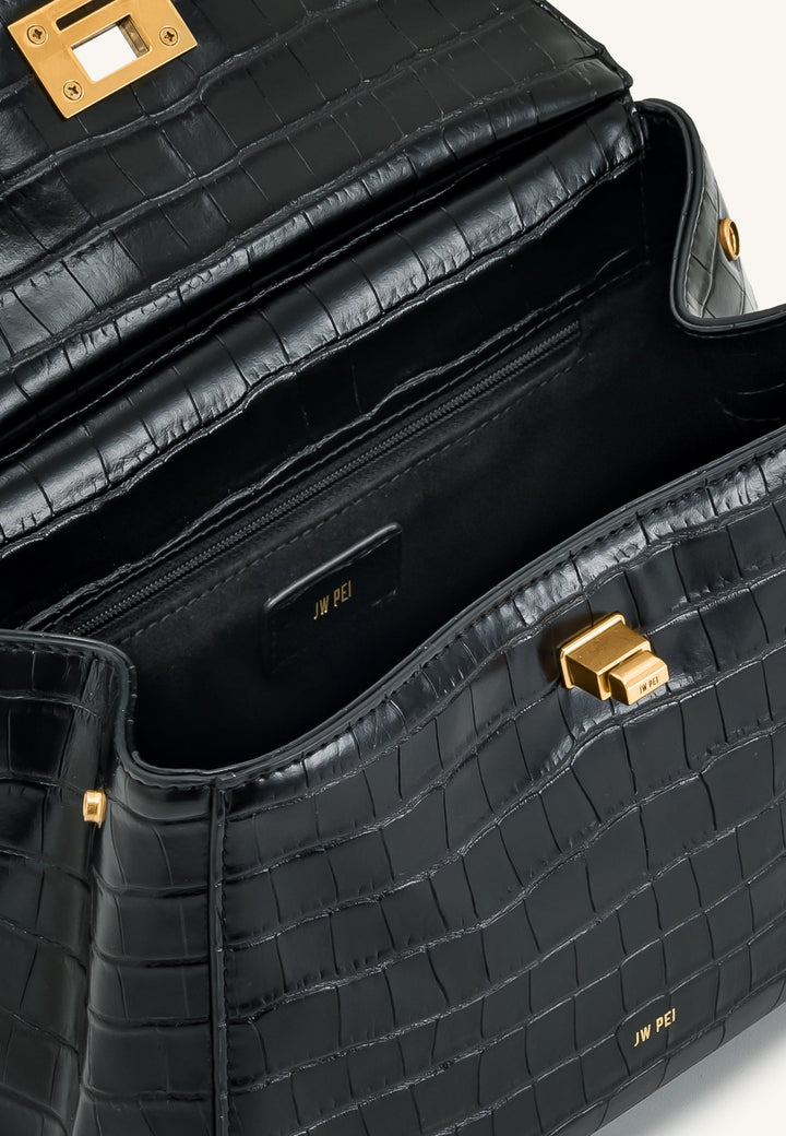 Intérieur d'un sac à main JW PEI Lucia noir effet croco, avec fermeture éclair et logo doré de la marque