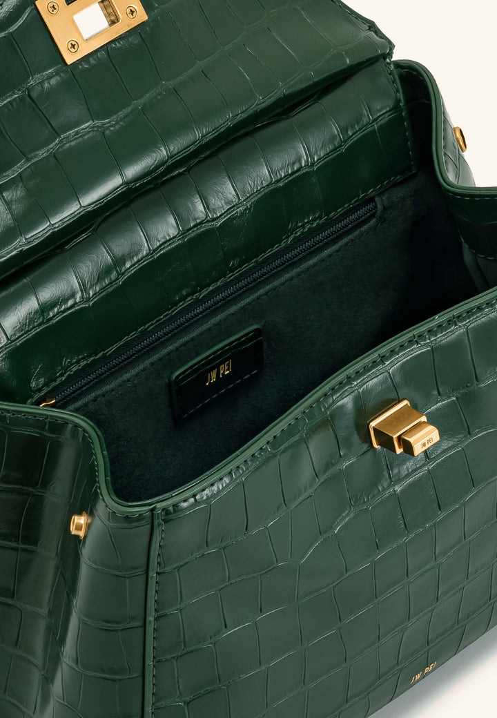 Intérieur d'un sac à main JW PEI Lucia vert croco, avec un logo JW PEI doré sur une étiquette intérieure.