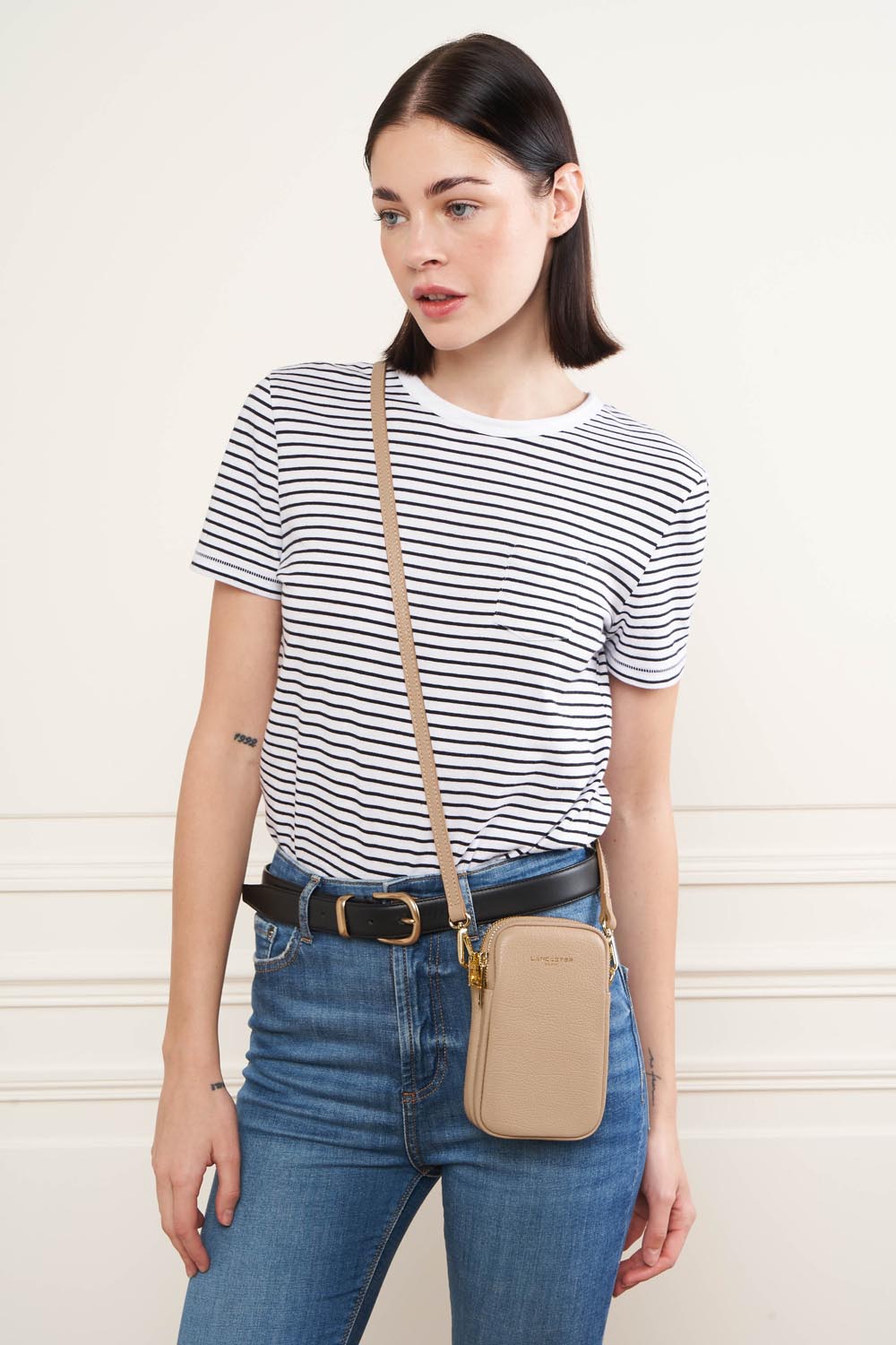 Lancaster Pochette smartphone Zippé Dune camel – porté