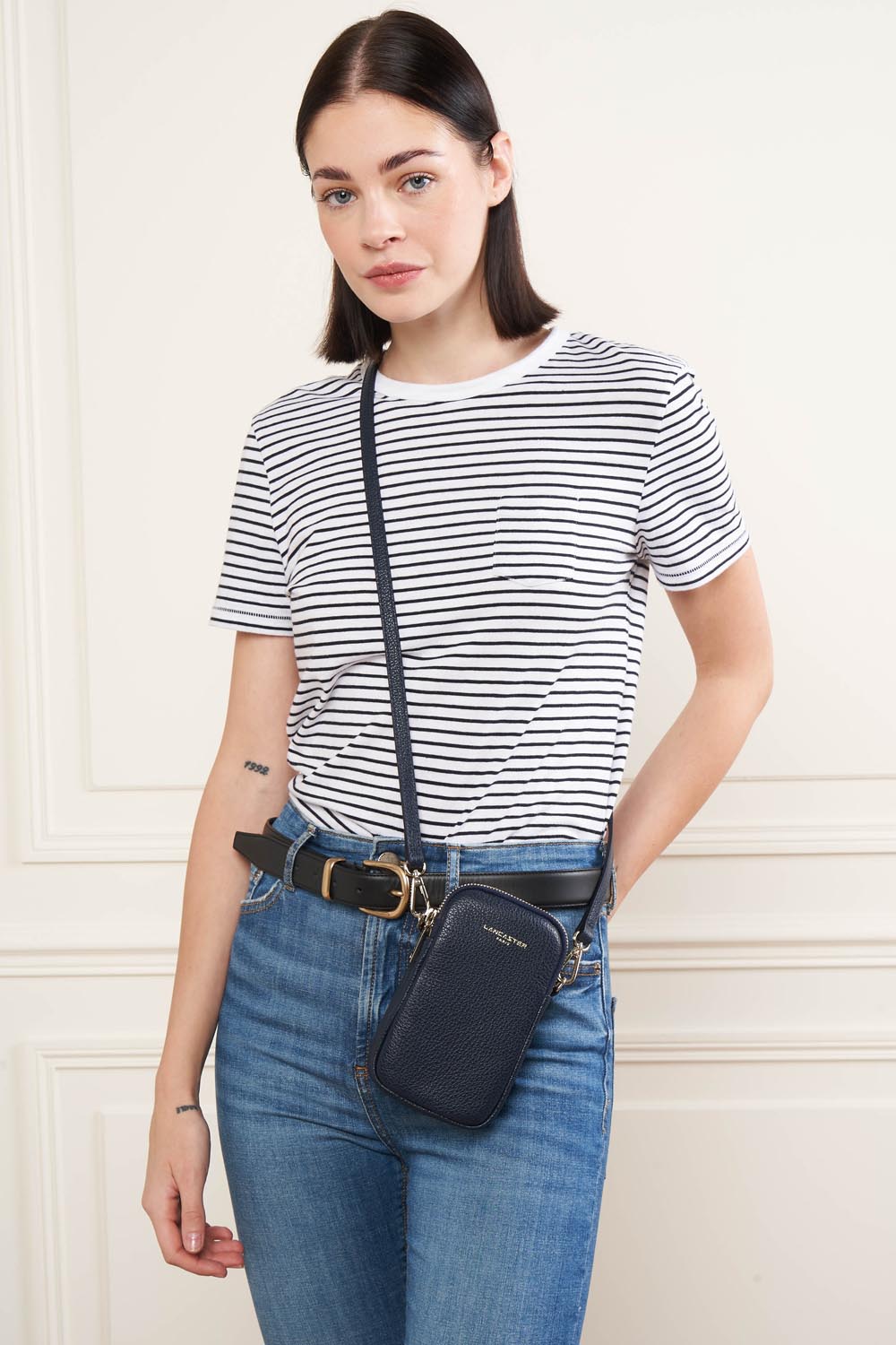 Lancaster Pochette smartphone Zippé Dune camel – porté