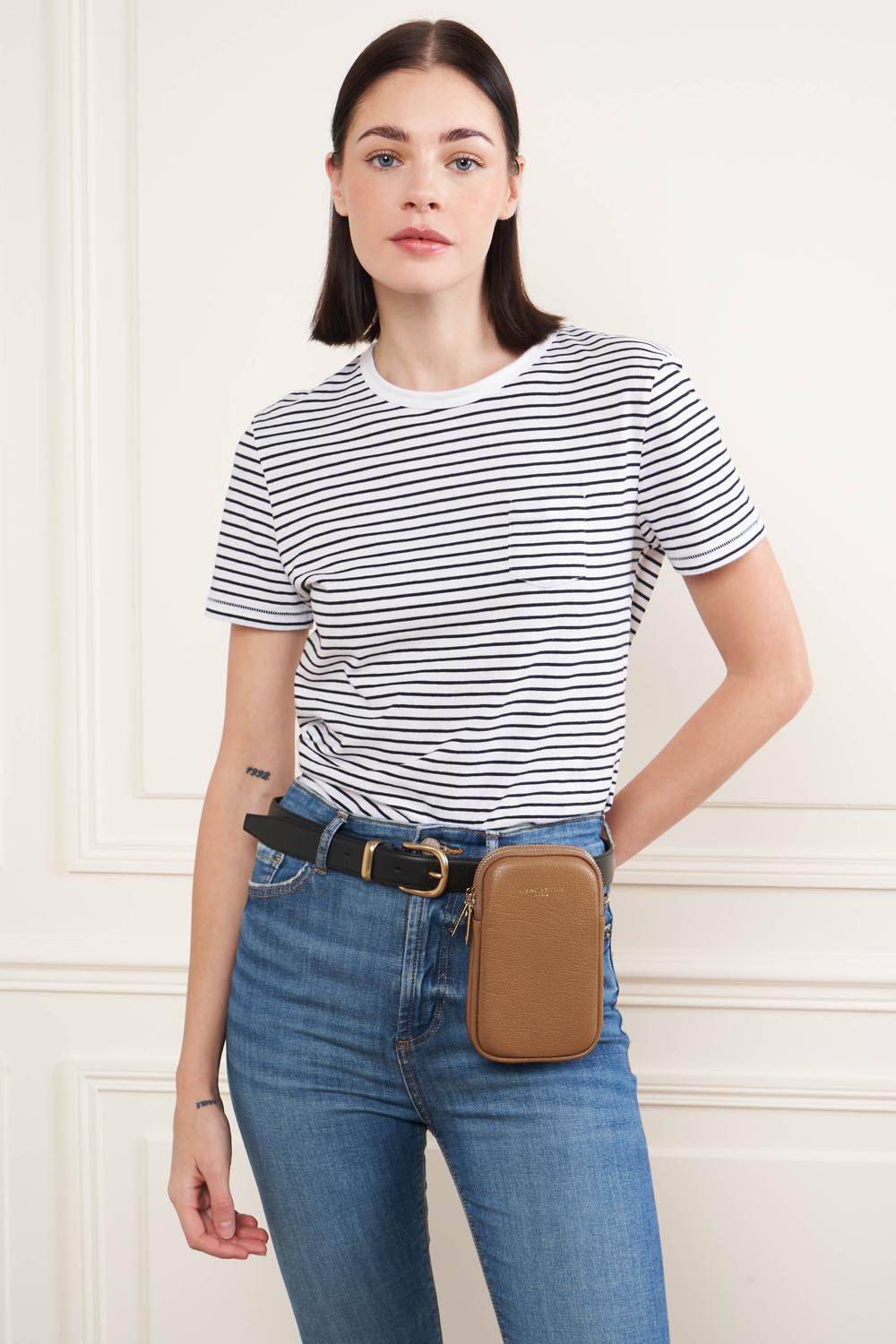 Lancaster Pochette smartphone Zippé Dune camel – porté