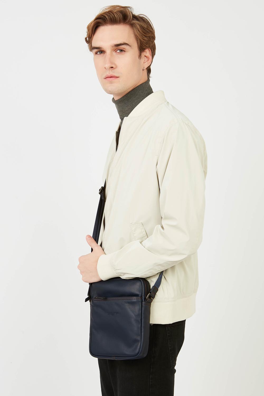 Torba Lancaster SOFT VINTAGE ze skóry bydlęcej Niebiesko-camelowa – noszona
