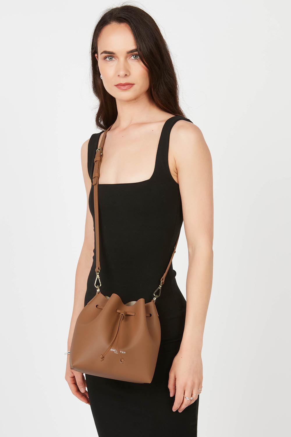 Lancaster Element City Bucket Bag Red/Champagne – worn