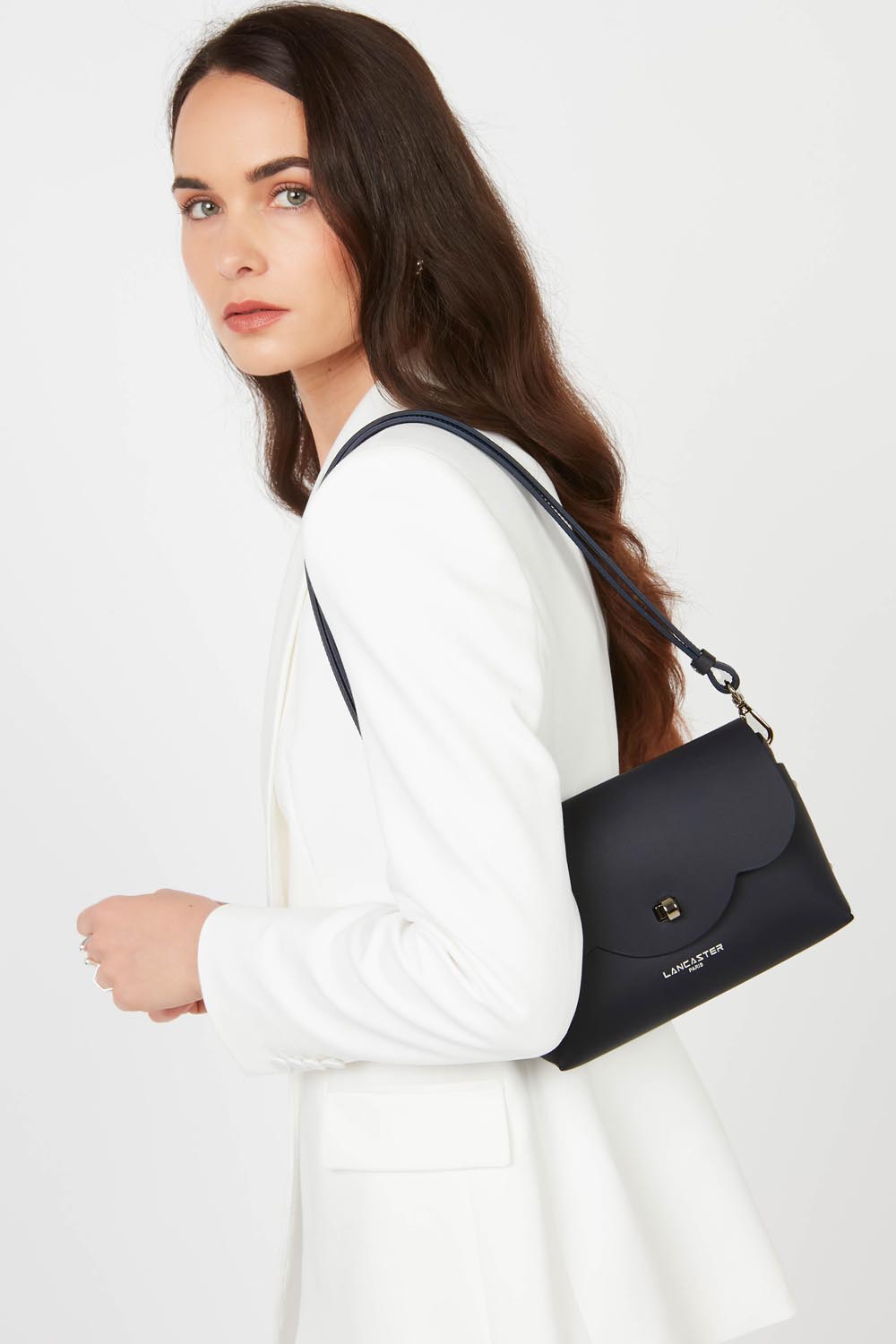 Lancaster Sac rabat PUR & ELEMENT CITY FLORE Noir/Champagne – porté
