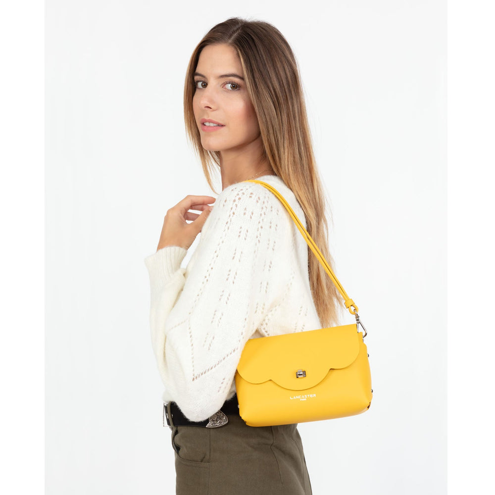 Lancaster Sac rabat PUR & ELEMENT CITY FLORE Noir/Champagne – porté