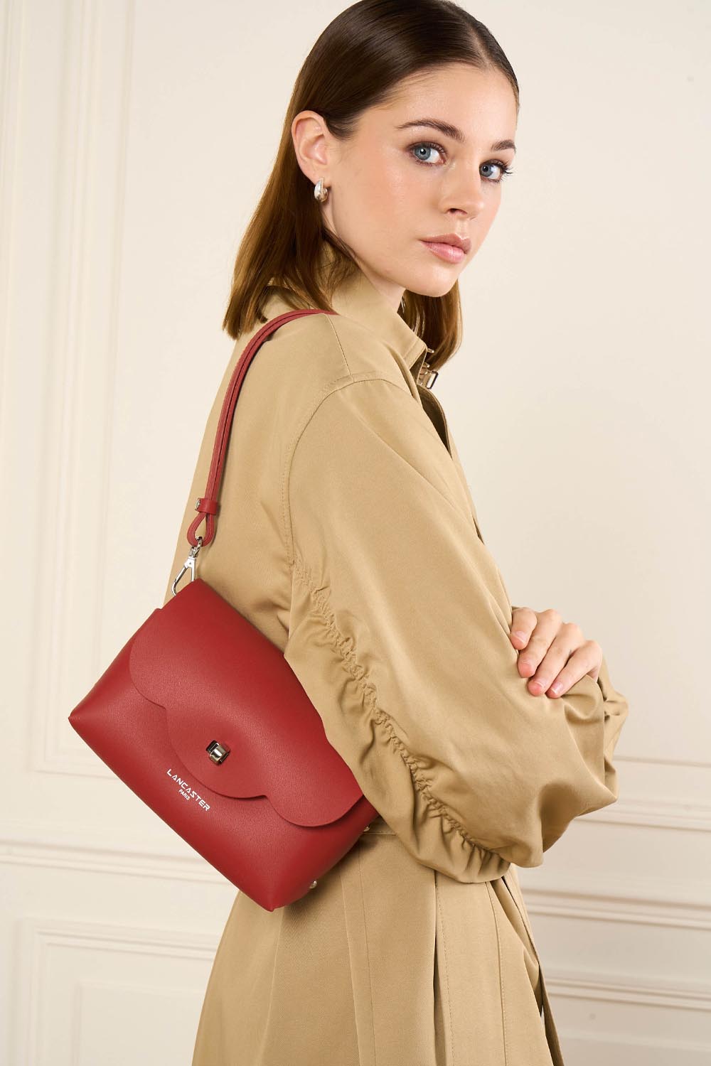 Lancaster Sac rabat PUR & ELEMENT CITY FLORE Noir/Champagne – porté