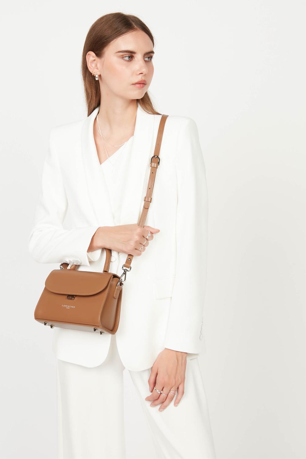 Borsa a tracolla Lancaster Suave Even Camel – indossata