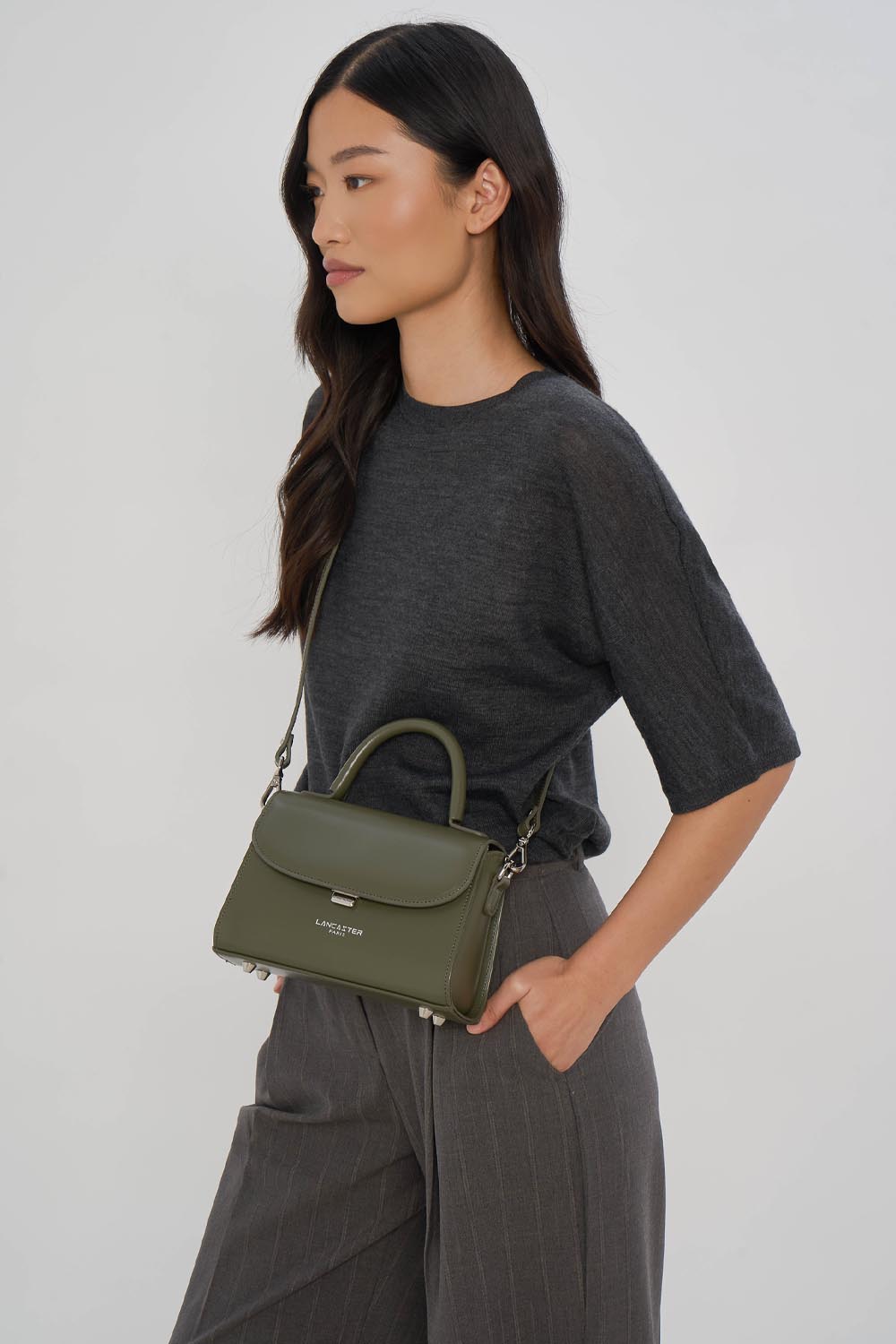 Borsa a tracolla Lancaster Suave Even Camel – indossata