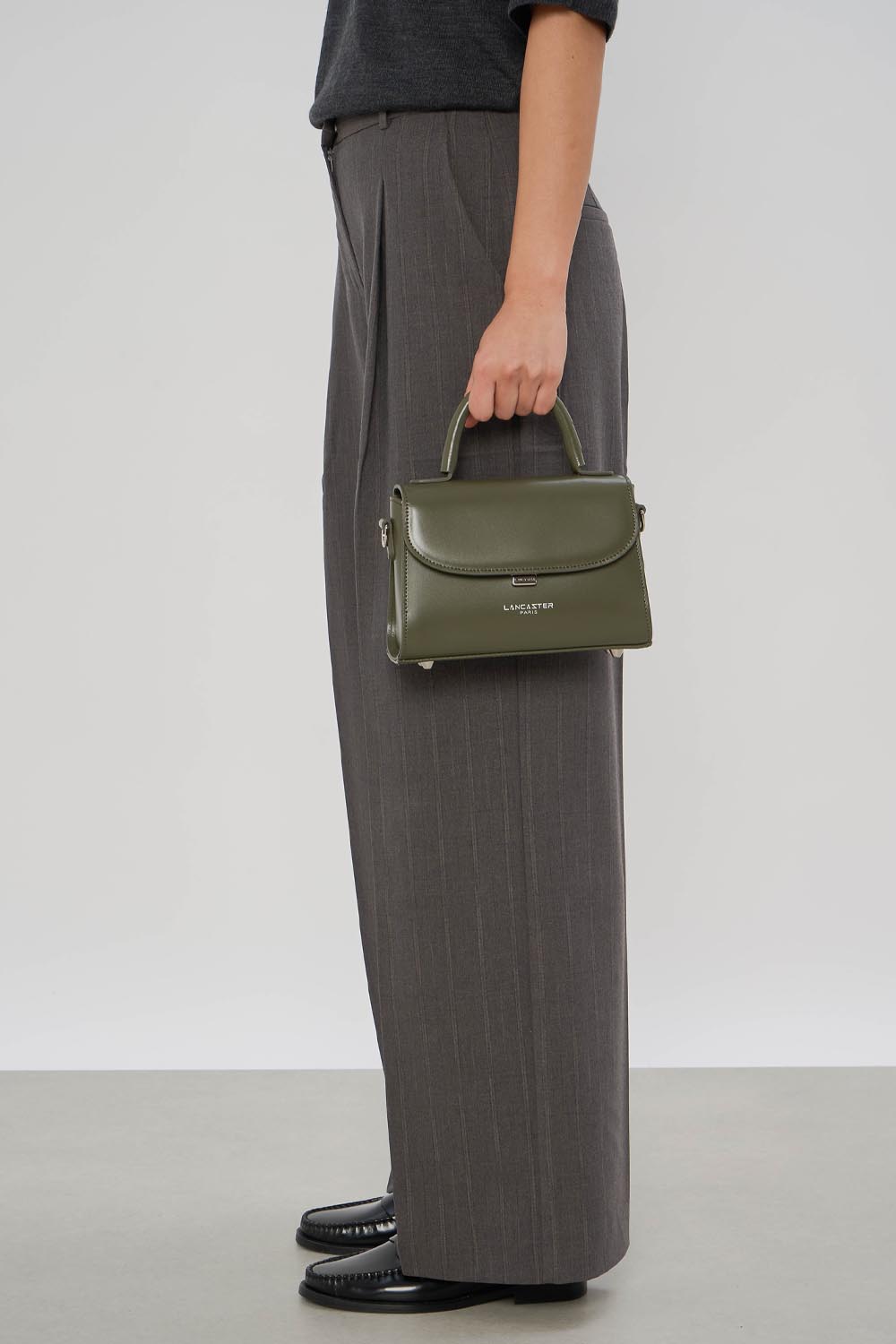 Borsa a tracolla Lancaster Suave Even Camel – indossata