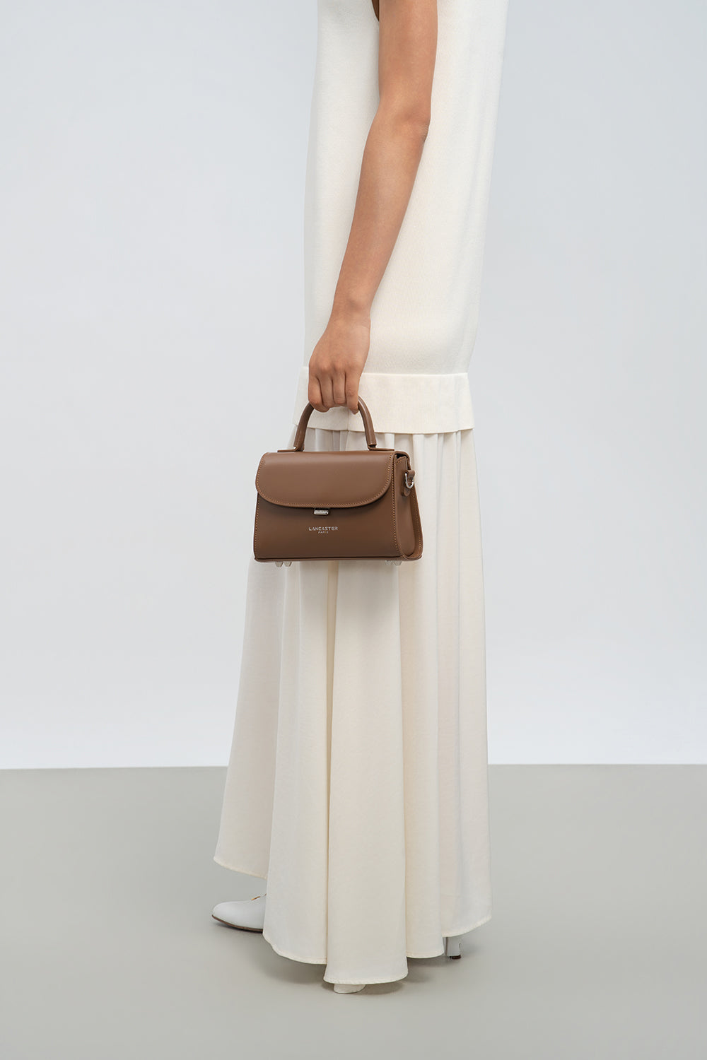 Borsa a tracolla Lancaster Suave Even Camel – indossata