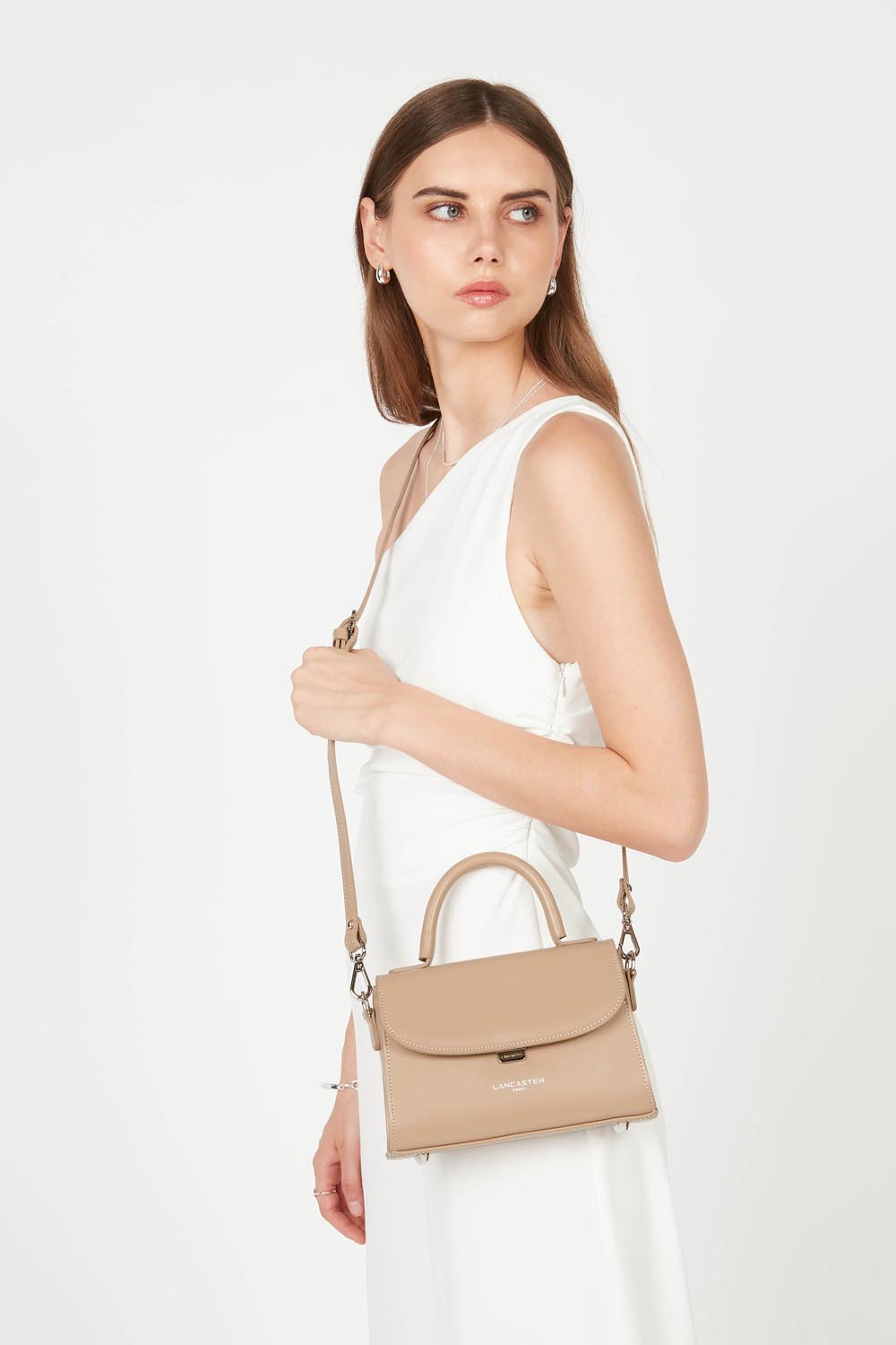 Borsa a tracolla Lancaster Suave Even Camel – indossata