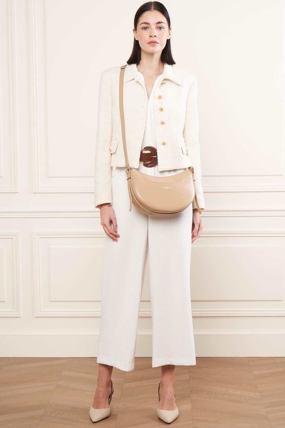Lancaster Halbmondtasche Suave Ace mit Reißverschluss Beige – getragen