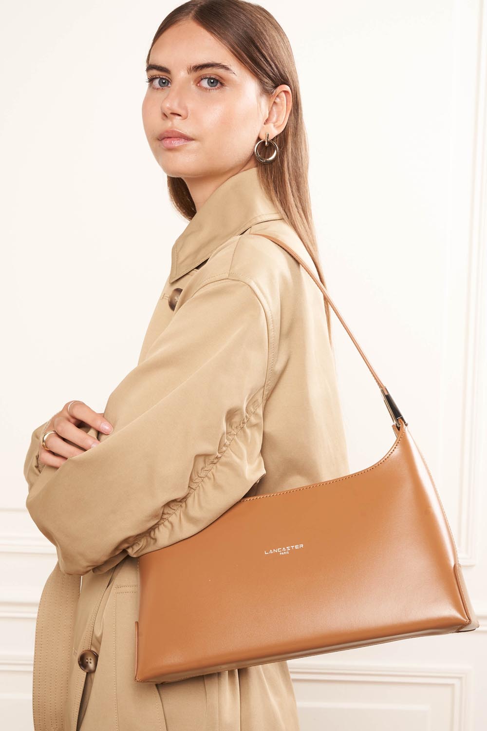 Lancaster Sac baguette Zippé L Suave Ace Noir – porté