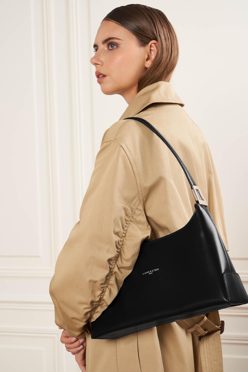Lancaster Sac baguette Zippé L Suave Ace Noir – porté