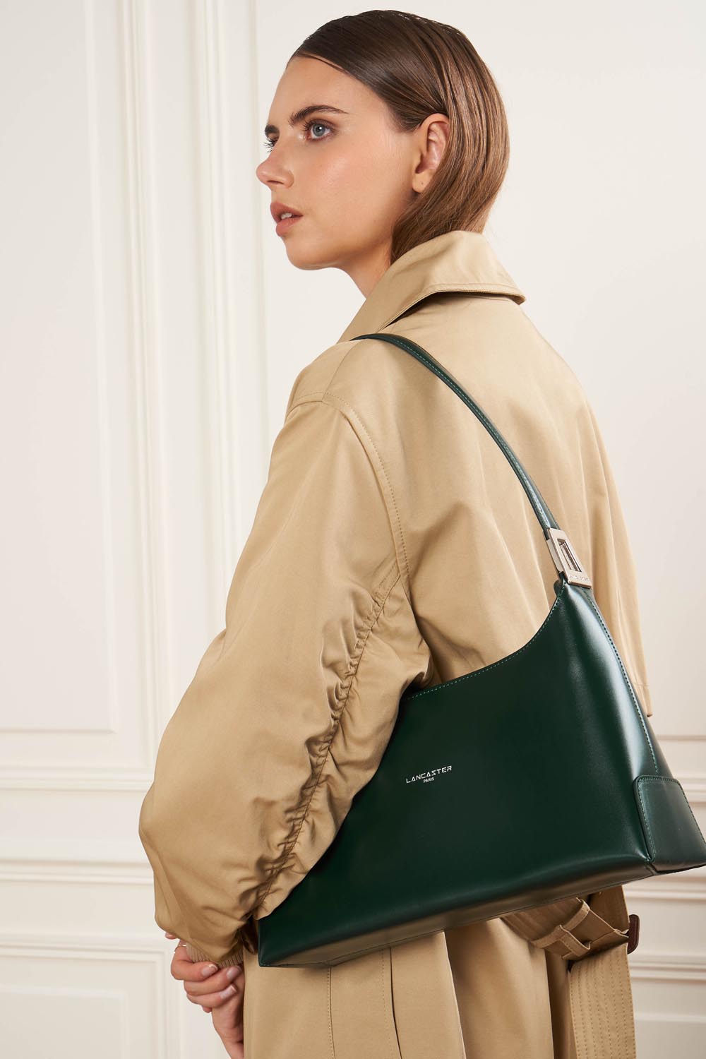 Lancaster Sac baguette Zippé L Suave Ace Noir – porté