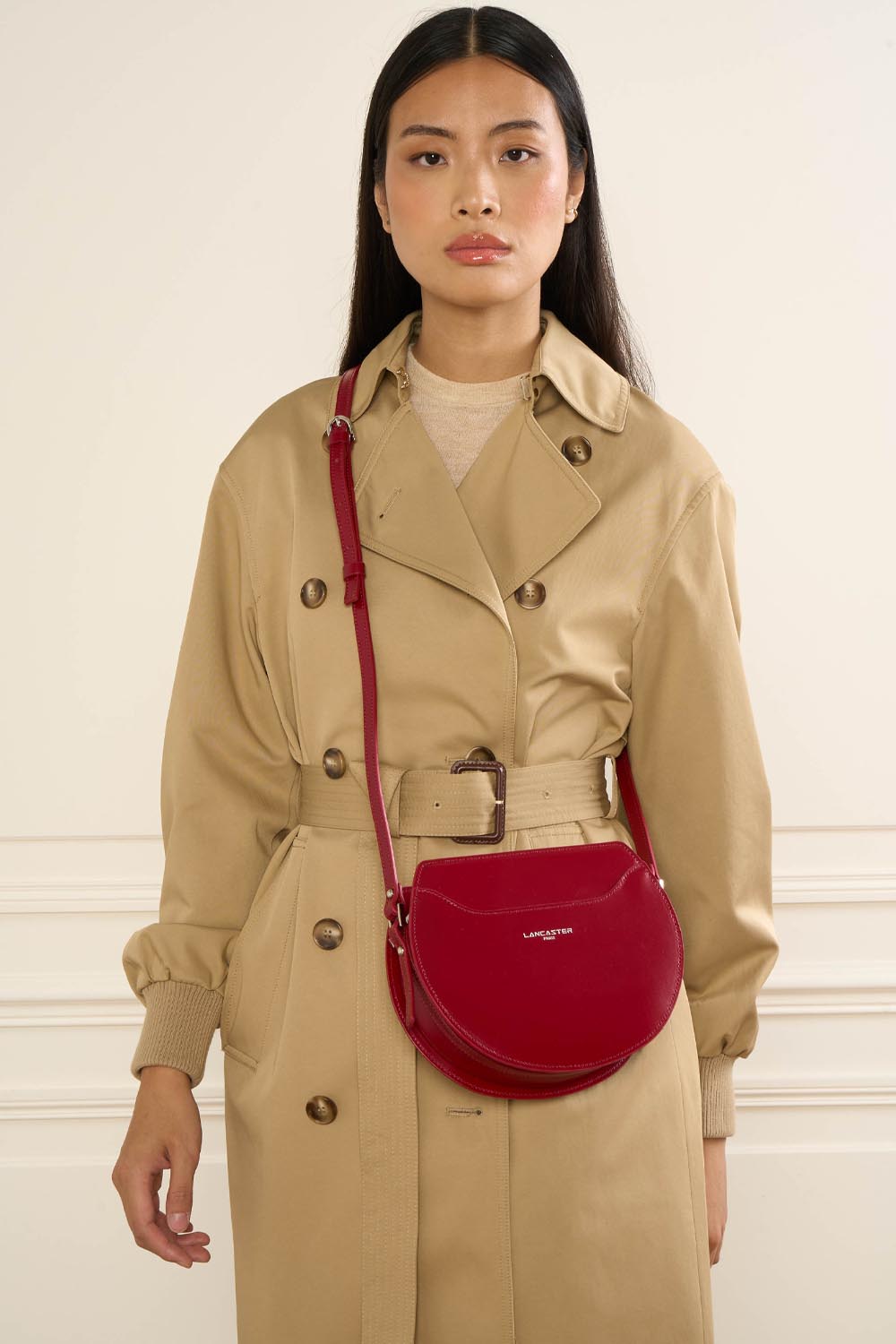 Lancaster Sac demi lune Zippé Suave Lune Rose Fumé – porté