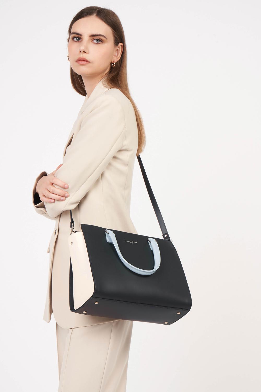 Lancaster Sac cabas main Zippée L Smooth Noir – porté