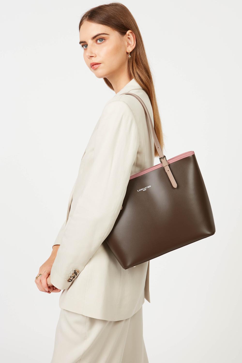 Lancaster Sac cabas épaule Zippée M Smooth Bleu Foncé - Ecru – porté