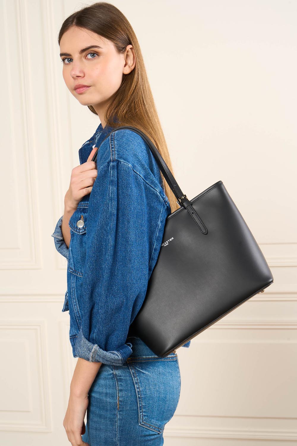 Lancaster Sac cabas épaule Zippée M Smooth Bleu Foncé - Ecru – porté