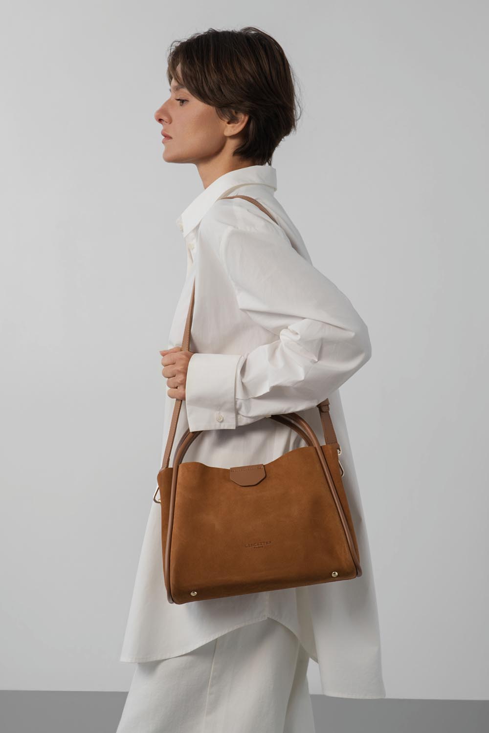 Lancaster Handtas M Suède Ida 470-101 Moka – gedragen