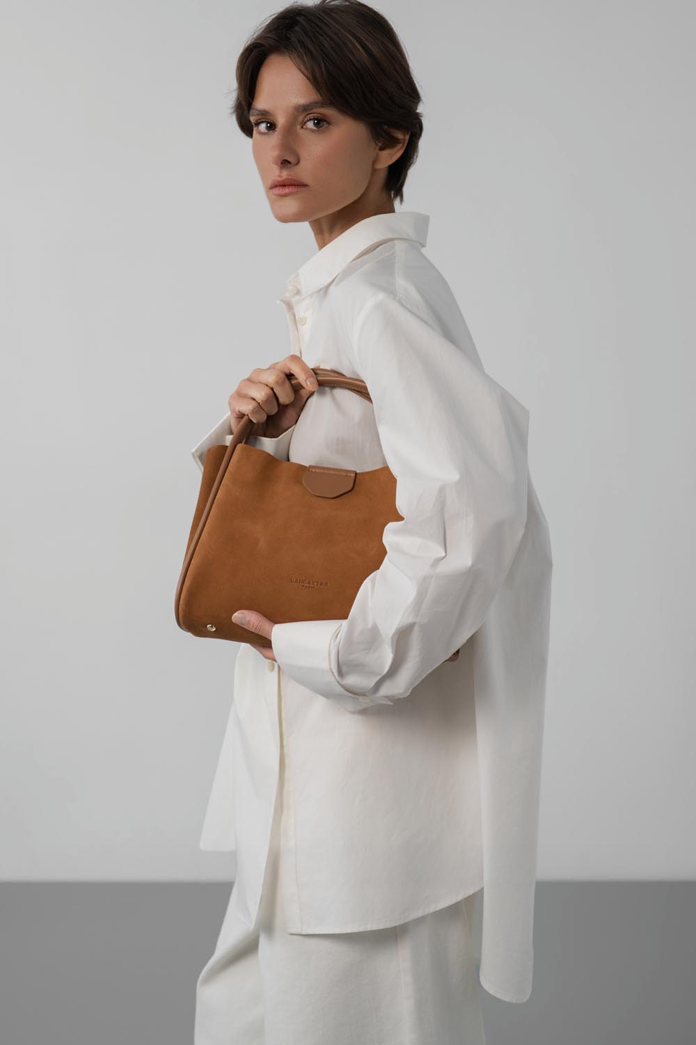 Lancaster Handtas M Suède Ida 470-101 Moka – gedragen